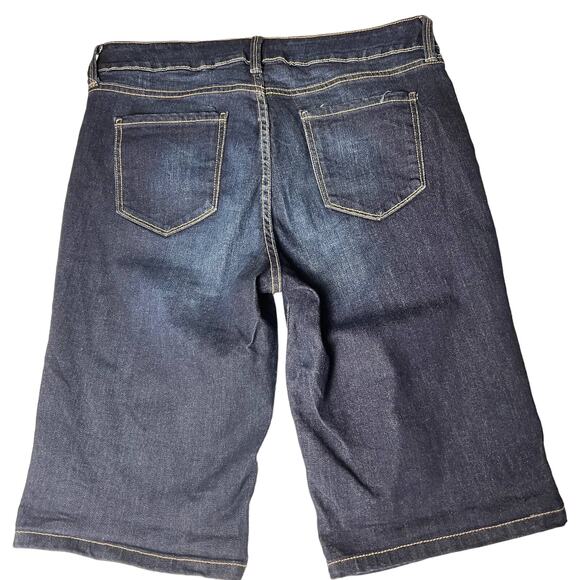 St John's Bay Women's Dark Wash Bermuda Style Shorts Sz 8 - Picture 8 of 9